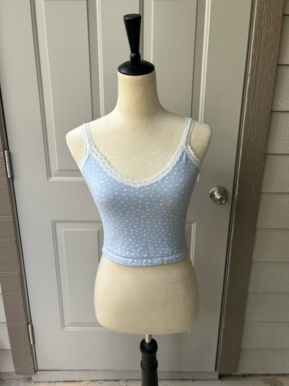 Brandy Melville Light Blue Lace-Trim Floral Crop Tank